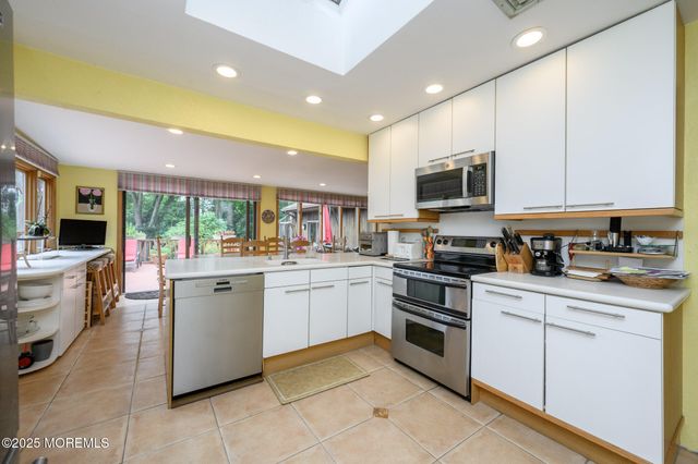 10 Deercrest Drive, Holmdel, NJ 07733