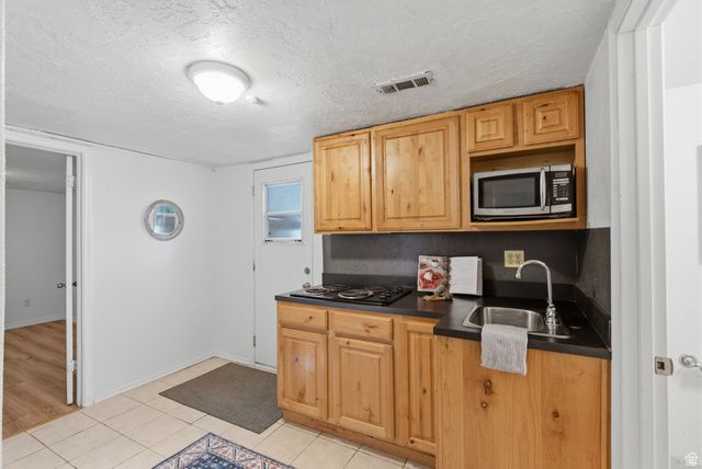 710 N CHAPEL DR, Bountiful, UT 84010