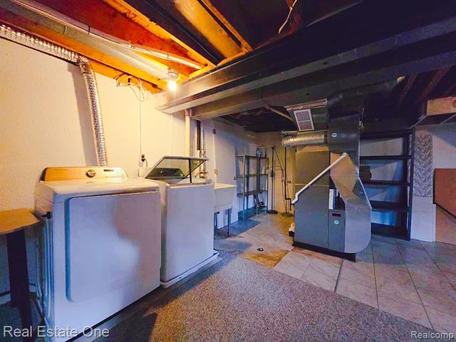 24128 Quad Park Lane, Clinton Township, MI 48035