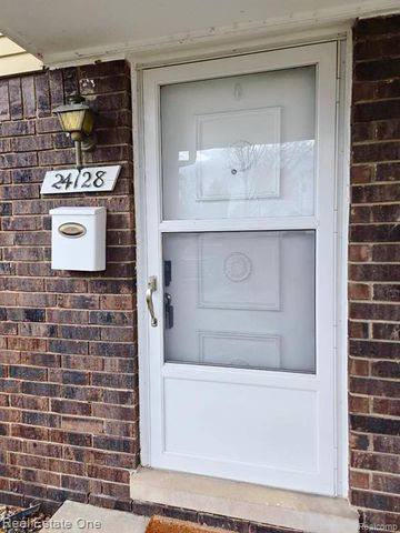 24128 Quad Park Lane, Clinton Township, MI 48035