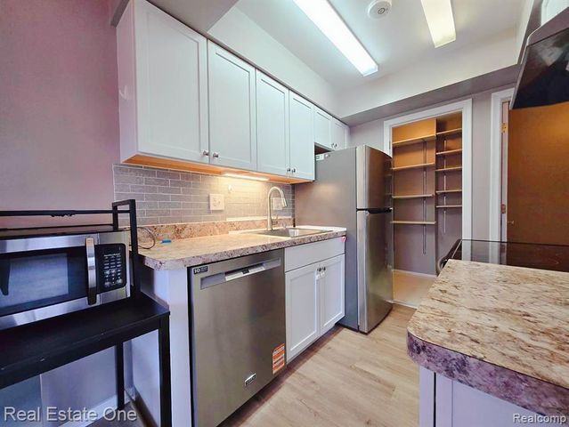 24128 Quad Park Lane, Clinton Township, MI 48035