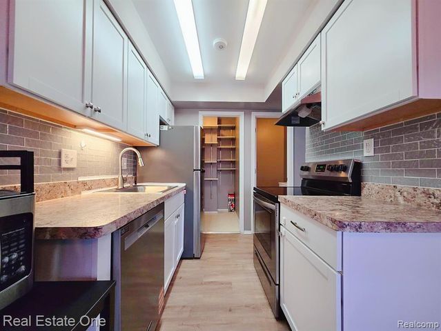 24128 Quad Park Lane, Clinton Township, MI 48035