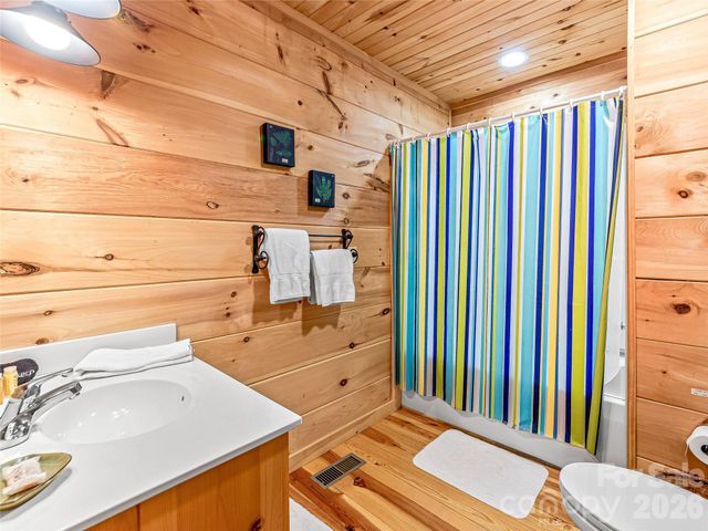 250 Fairway Drive, Lake Toxaway, NC 28747