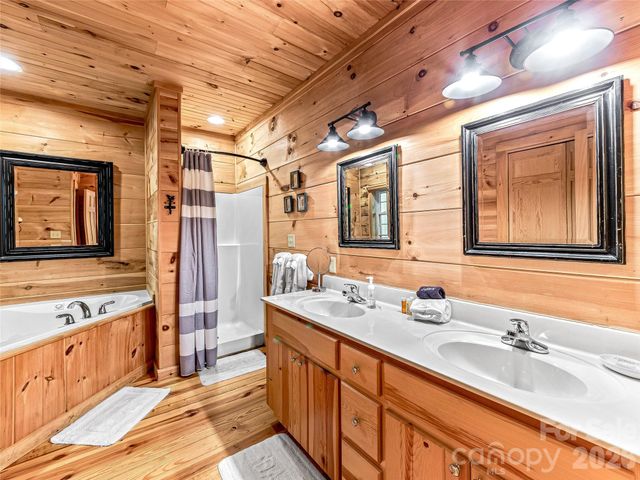 250 Fairway Drive, Lake Toxaway, NC 28747