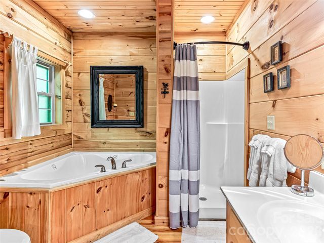 250 Fairway Drive, Lake Toxaway, NC 28747