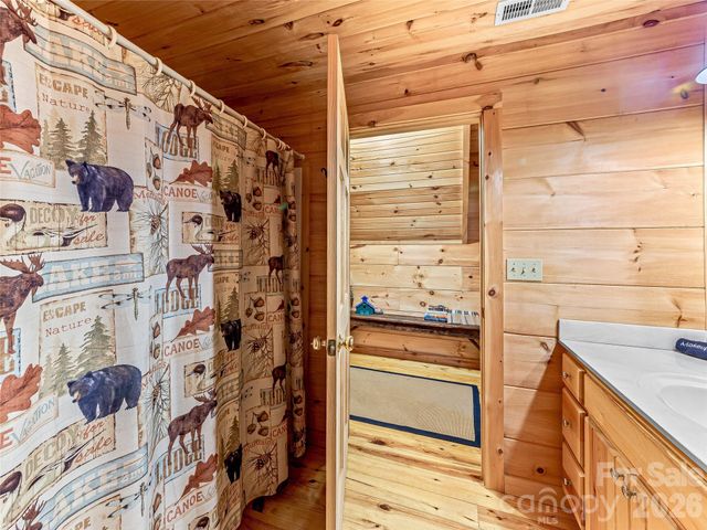 250 Fairway Drive, Lake Toxaway, NC 28747