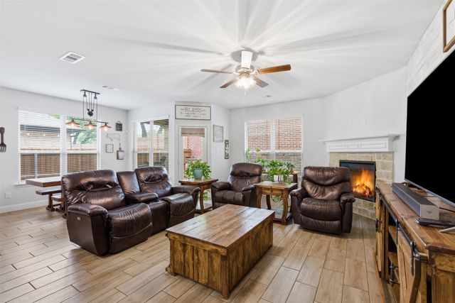 4852 Nickeldale Court, Fort Worth, TX 76244