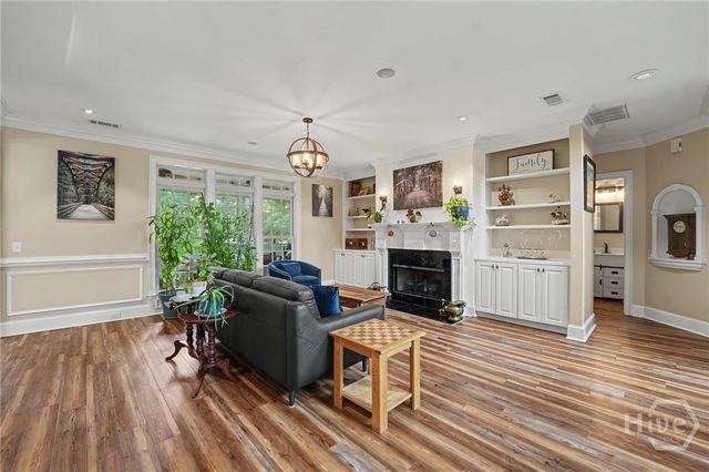 24 Oakcrest Drive E, Savannah, GA 31405