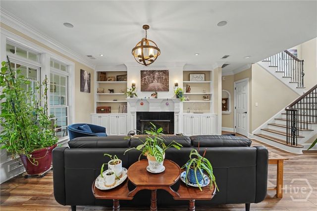 24 Oakcrest Drive E, Savannah, GA 31405