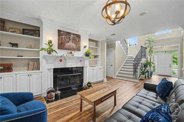 24 Oakcrest Drive E, Savannah, GA 31405