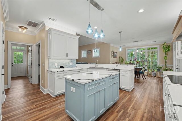 24 Oakcrest Drive E, Savannah, GA 31405