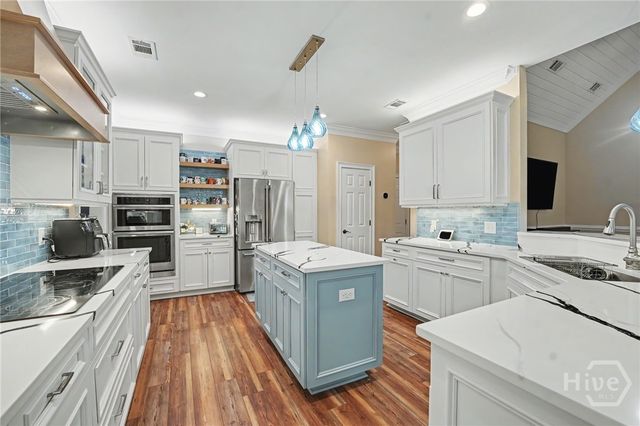 24 Oakcrest Drive E, Savannah, GA 31405