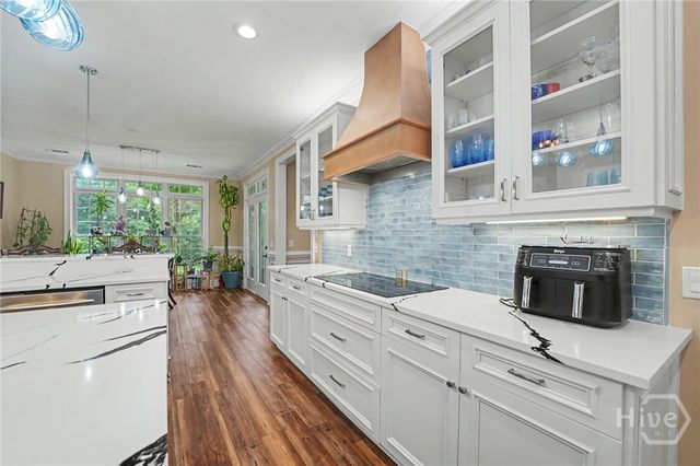 24 Oakcrest Drive E, Savannah, GA 31405
