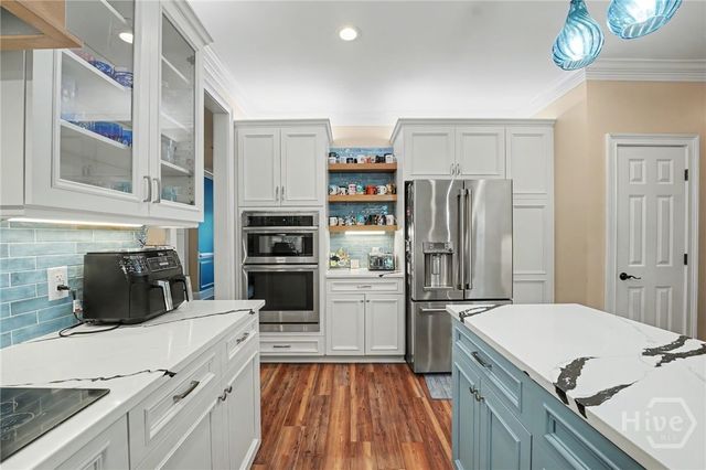 24 Oakcrest Drive E, Savannah, GA 31405