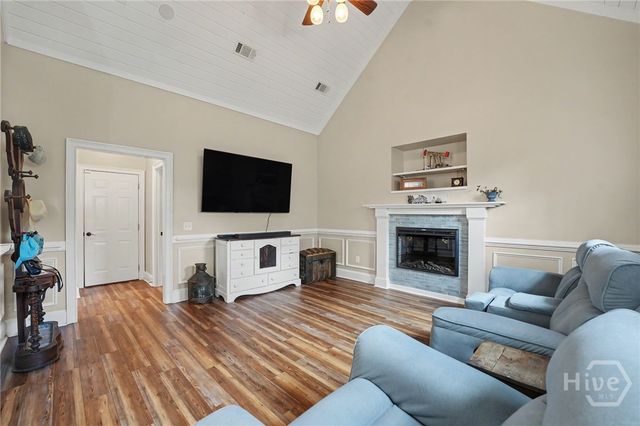 24 Oakcrest Drive E, Savannah, GA 31405