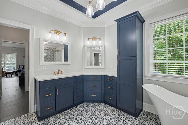 24 Oakcrest Drive E, Savannah, GA 31405