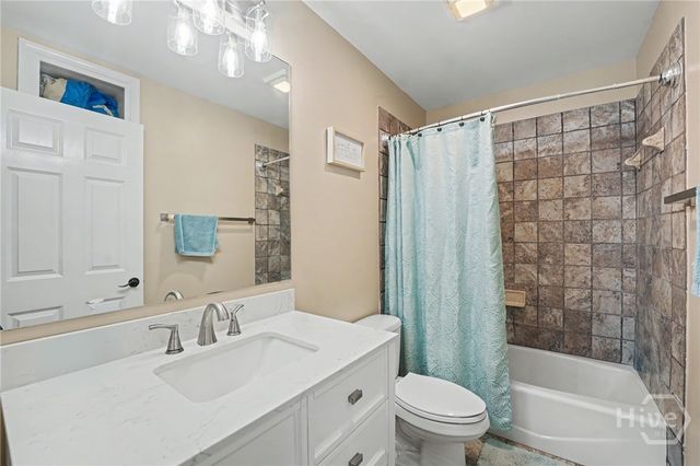 24 Oakcrest Drive E, Savannah, GA 31405