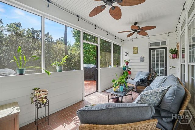 24 Oakcrest Drive E, Savannah, GA 31405