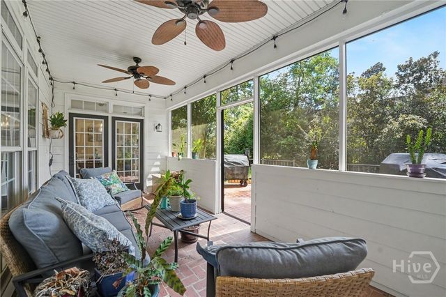 24 Oakcrest Drive E, Savannah, GA 31405
