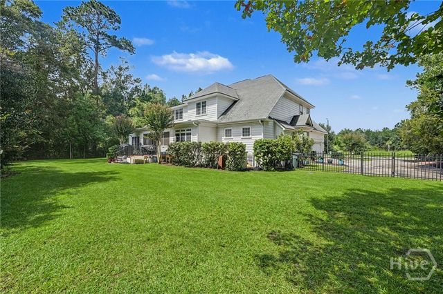 24 Oakcrest Drive E, Savannah, GA 31405