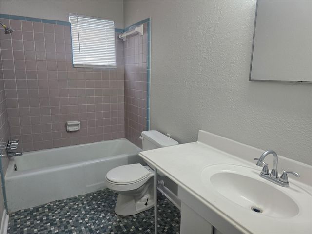 3714 Avenue S 6, Galveston, TX 77550