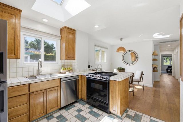 365 Pennsylvania Avenue, Los Gatos, CA 95030