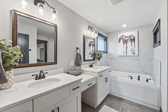 19796 Hamburg Avenue, Lakeville, MN 55044