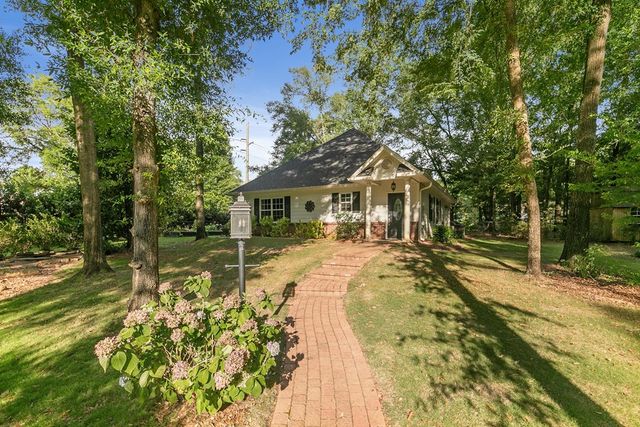 108 Mulberry Ct., Dothan, AL 36303