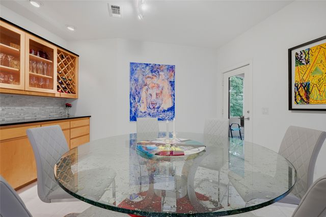 316 Comanche Drive, Lake Kiowa, TX 76240