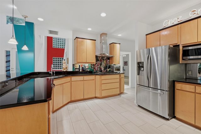316 Comanche Drive, Lake Kiowa, TX 76240
