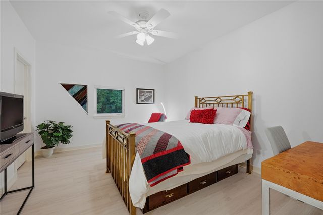 316 Comanche Drive, Lake Kiowa, TX 76240