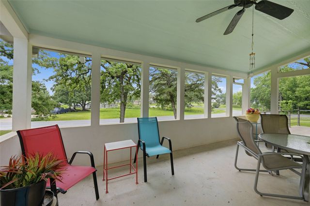 316 Comanche Drive, Lake Kiowa, TX 76240
