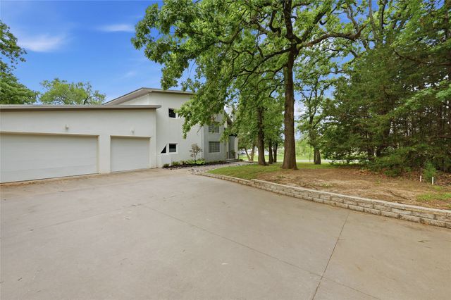 316 Comanche Drive, Lake Kiowa, TX 76240
