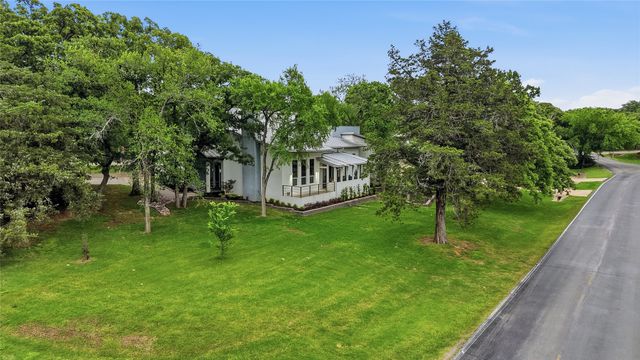 316 Comanche Drive, Lake Kiowa, TX 76240