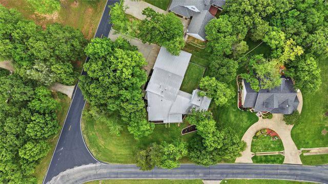 316 Comanche Drive, Lake Kiowa, TX 76240