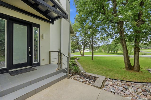 316 Comanche Drive, Lake Kiowa, TX 76240