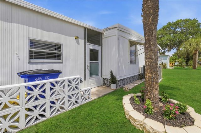 815 Holly Berry CT, North Fort Myers, FL 33917