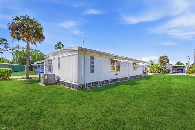 815 Holly Berry CT, North Fort Myers, FL 33917