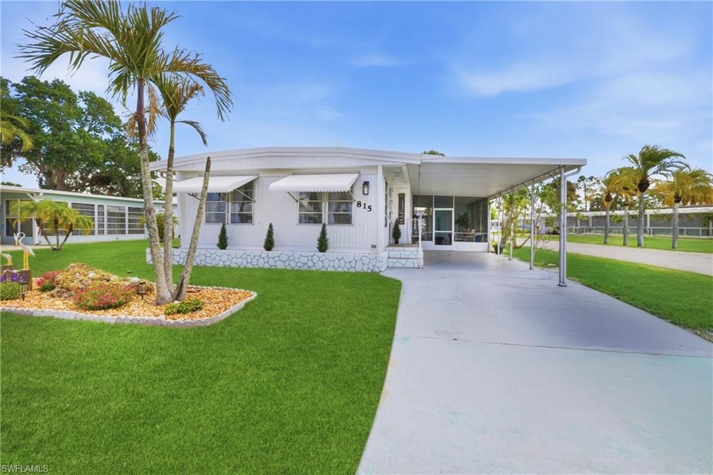815 Holly Berry CT, North Fort Myers, FL 33917