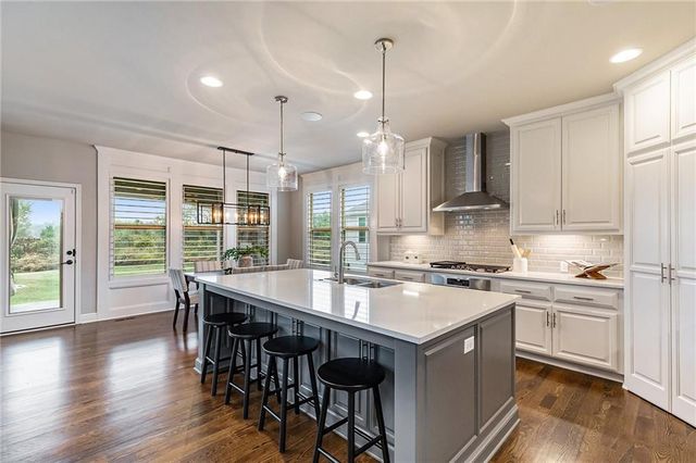 15801 Canterbury Street, Overland Park, KS 66224