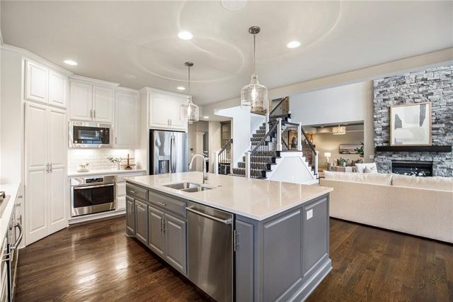 15801 Canterbury Street, Overland Park, KS 66224