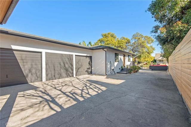 3007 3009 S Hobart Boulevard, Los Angeles, CA 90018