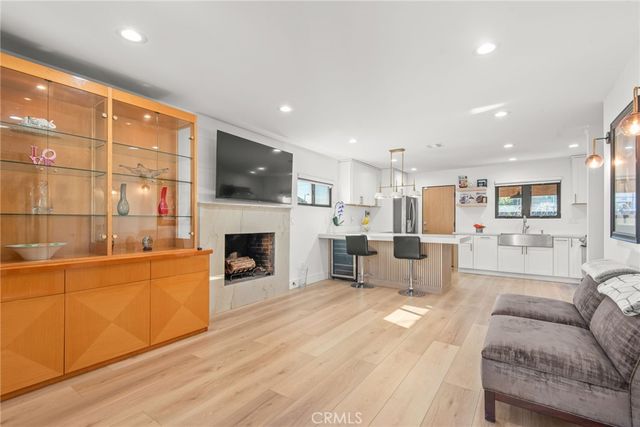 3007 3009 S Hobart Boulevard, Los Angeles, CA 90018