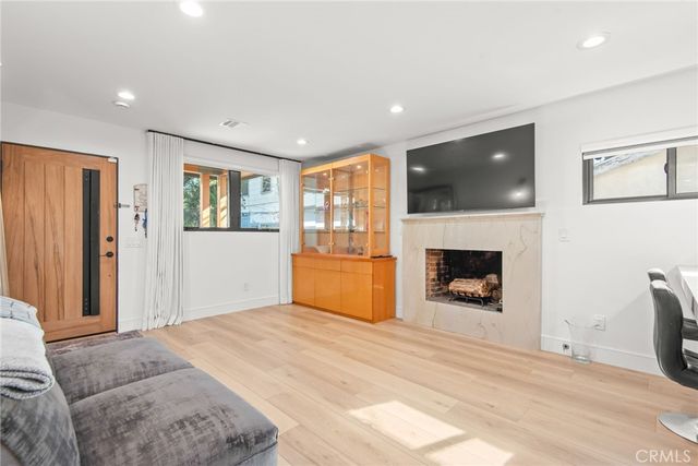 3007 3009 S Hobart Boulevard, Los Angeles, CA 90018