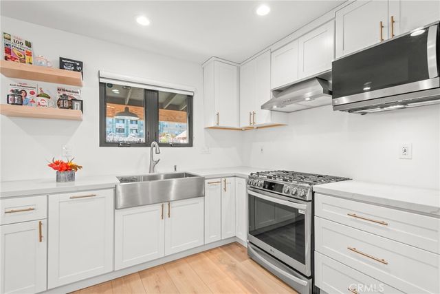 3007 3009 S Hobart Boulevard, Los Angeles, CA 90018