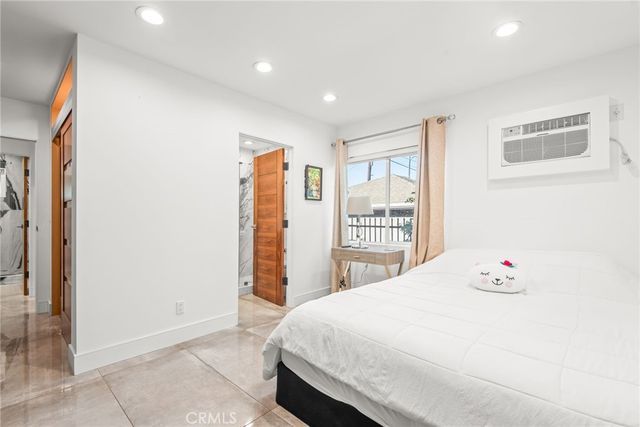 3007 3009 S Hobart Boulevard, Los Angeles, CA 90018