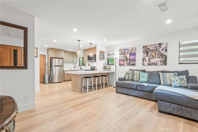 3007 3009 S Hobart Boulevard, Los Angeles, CA 90018