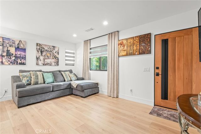 3007 3009 S Hobart Boulevard, Los Angeles, CA 90018