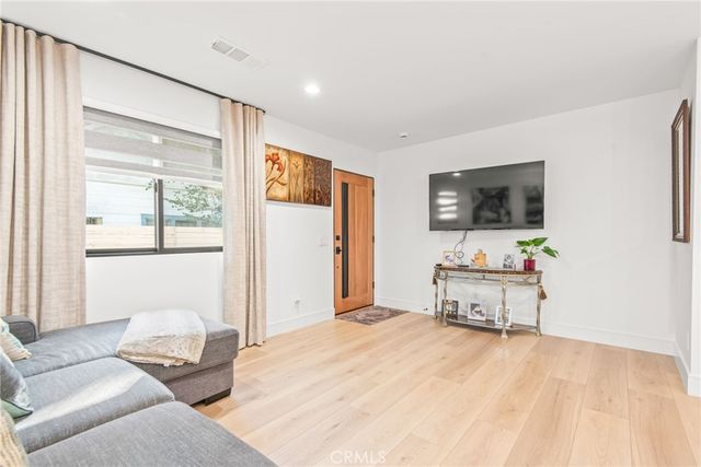 3007 3009 S Hobart Boulevard, Los Angeles, CA 90018
