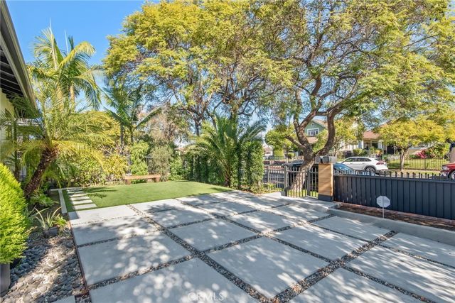 3007 3009 S Hobart Boulevard, Los Angeles, CA 90018